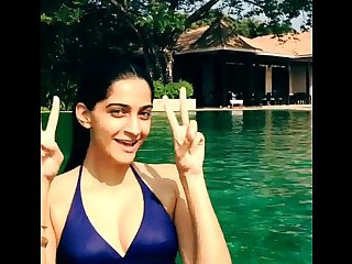 sonam kapoor bikini in the pool-boobsnice.blogspot.com